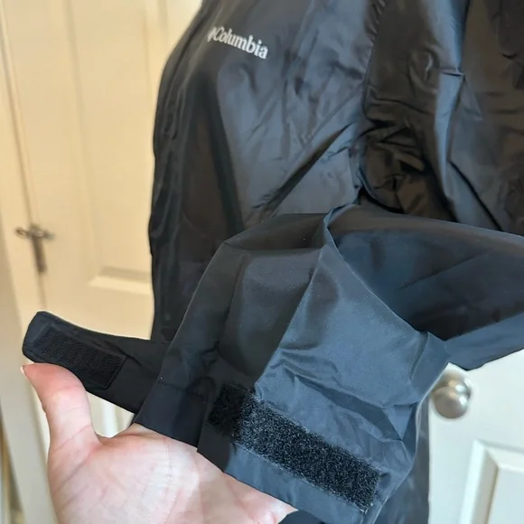 Columbia Women’s Hooded Windbreaker Jacket - Picture 3 of 11